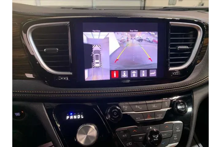 $39989 : Chrysler Pacifica Plug-In Hy image 8