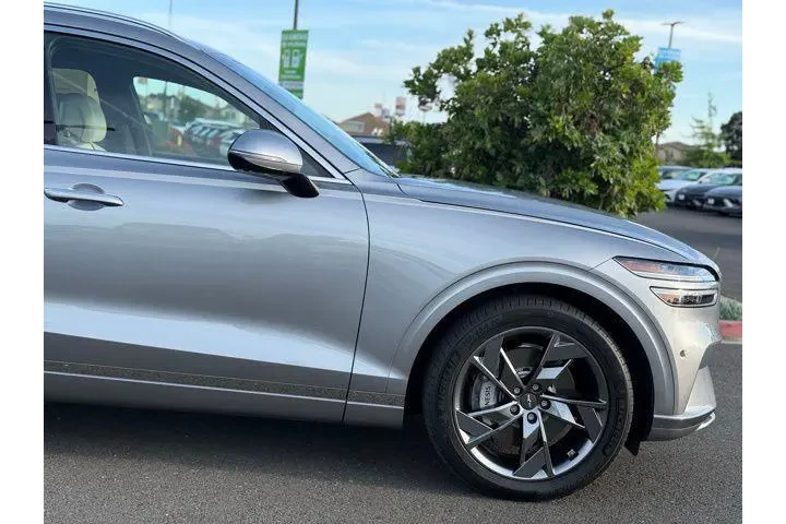 $37999 : Genesis Electrified GV70 202 image 10
