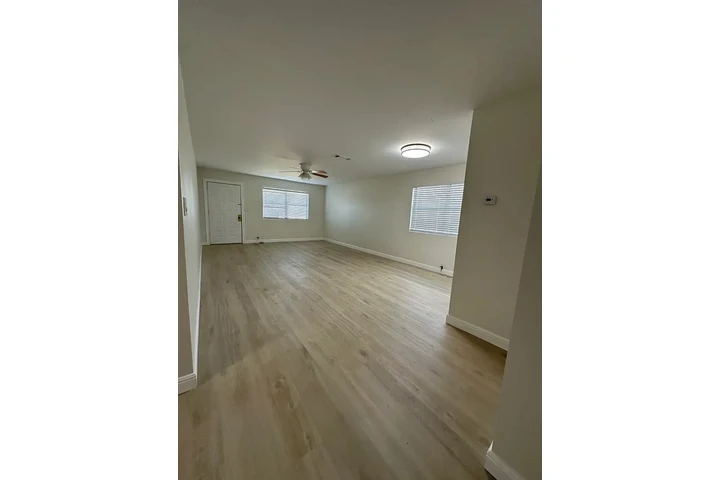 $1300 : Apartamento en Renta image 1