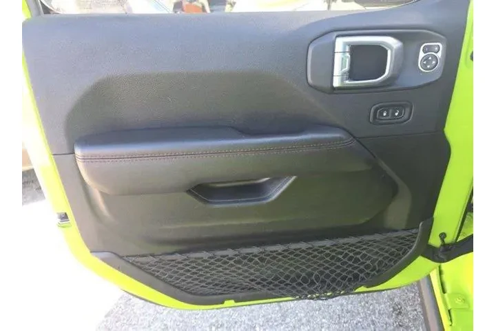 $37700 : Jeep Wrangler Unlimited 2021 image 8