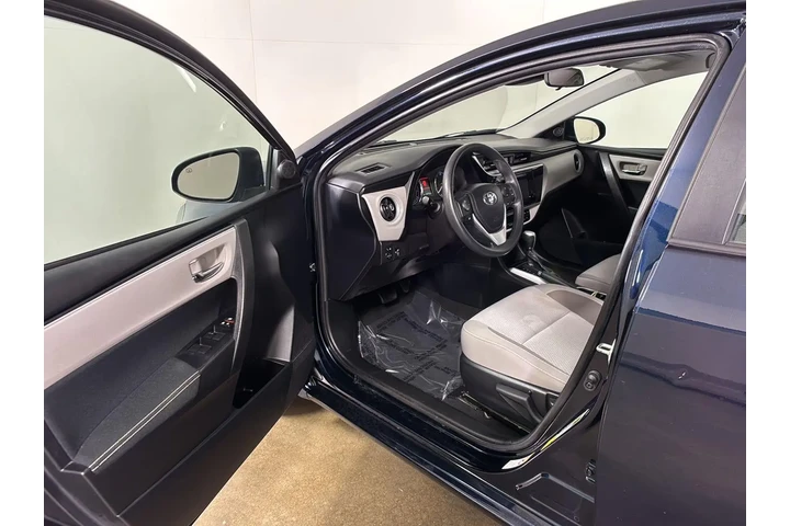 $15299 : 2018 Corolla LE image 2