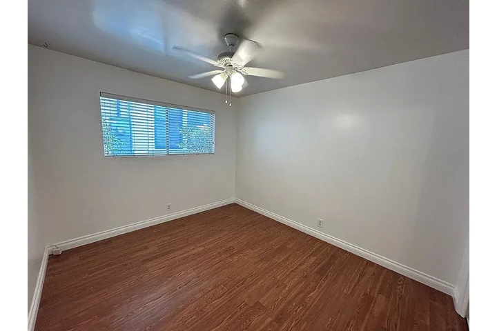 $1000 : Home Rent .. Orange, CA image 5