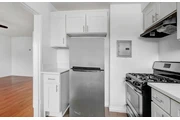 $1450 : 1 Bed 1Bath Apt in Kenmore Ave thumbnail