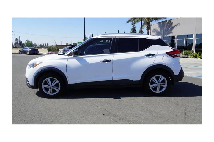 $13984 : 2018 Kicks S image 9