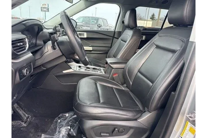 $32999 : Ford Explorer 2023 AWD XLT 4 image 9