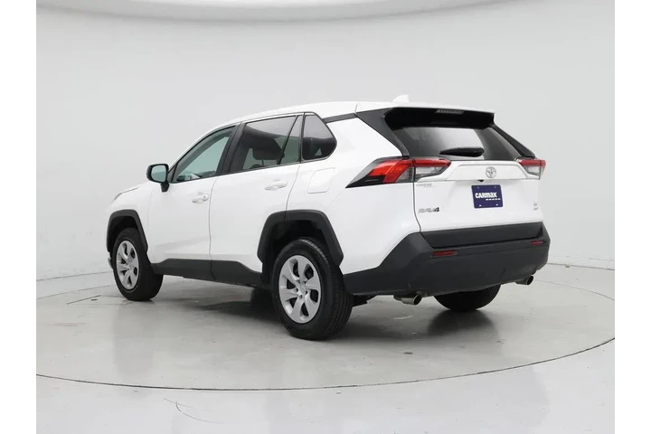 $25998 : Toyota RAV4 2024 AWD LE 4dr image 2