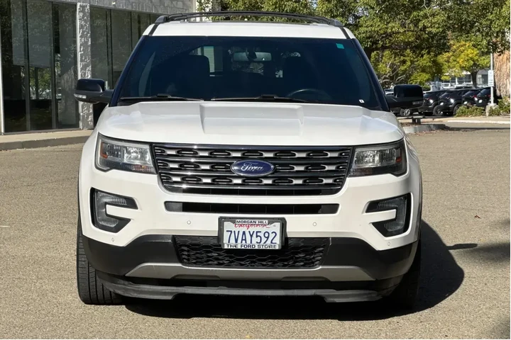 Ford Explorer 2017 XLT 4dr S image 8