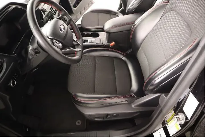 $25026 : Ford Escape 2025 ST-Line 4dr image 10