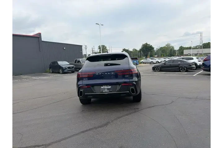 $37980 : Genesis GV70 2025 AWD 2.5T S image 10