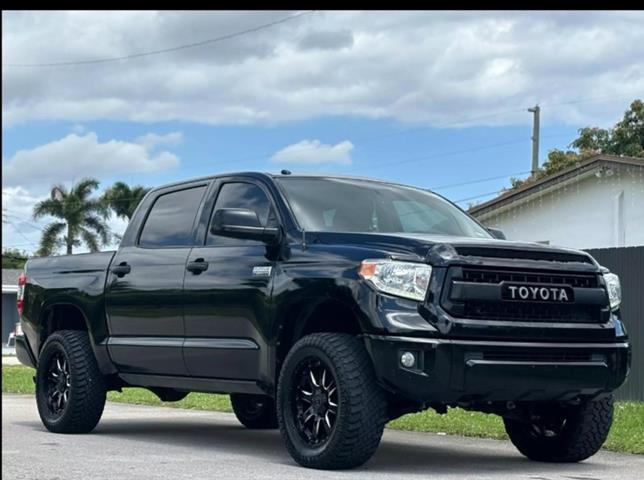 $26900 : Se vende Toyota Tundra Crewmax image 7