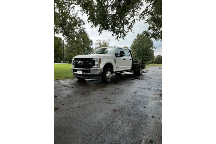 $38433 : 1FD8W3HT1JEC26839 image 2