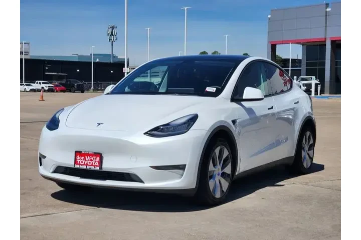 $27880 : Tesla Model Y 2021 AWD Long image 3