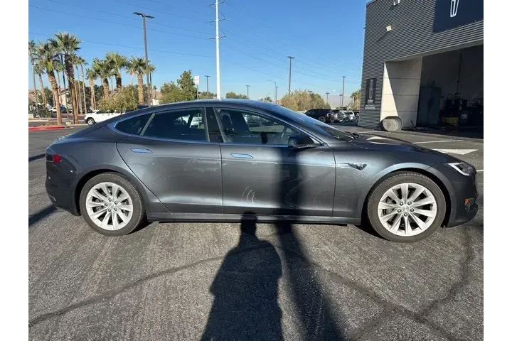 $21555 : Tesla Model S 2017 75 4dr Li image 4