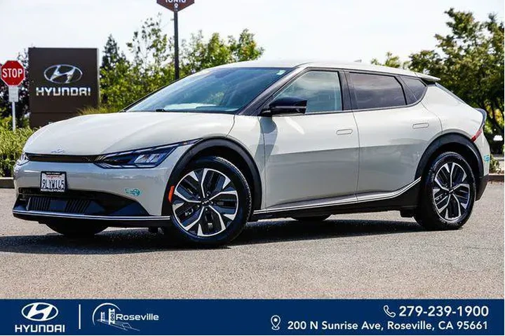 $27480 : Kia EV6 2024 AWD Light Long image 8