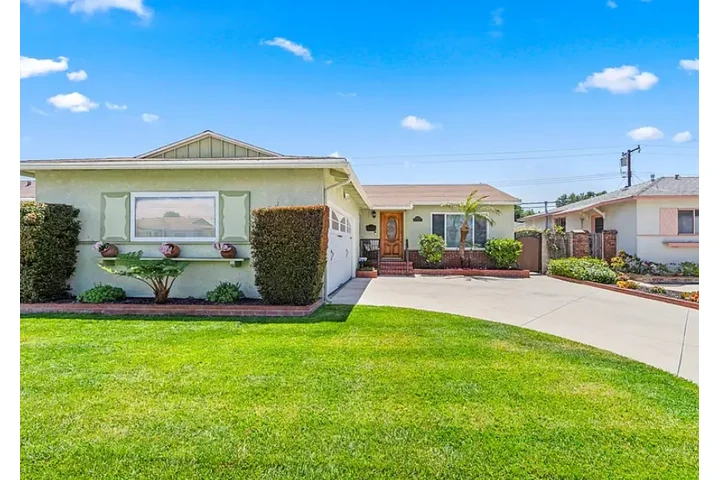 $2200 : ABC School District four-bed image 1