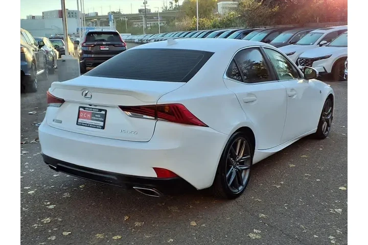 $28835 : Lexus IS 350 2018 4dr Sedan image 4