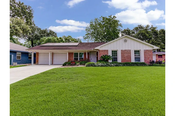 $1450 : Gorgeous home in Braes Timbers image 3