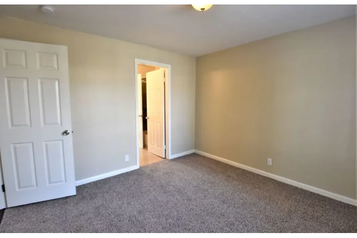 $1900 : 2 bedroom house in south LA image 4