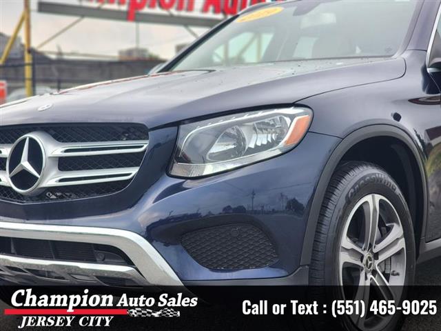 Used 2019 GLC GLC 300 4MATIC image 4