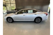 $20295 : Nissan Altima 2023 2.5 SV 4d thumbnail
