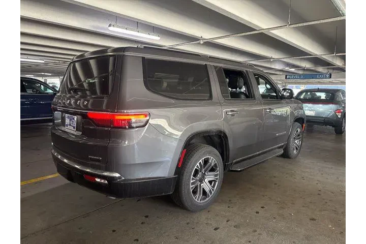 $37995 : Jeep Wagoneer 2024 4x2 Serie image 3