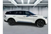 $39999 : Lincoln Aviator 2023 AWD Res thumbnail