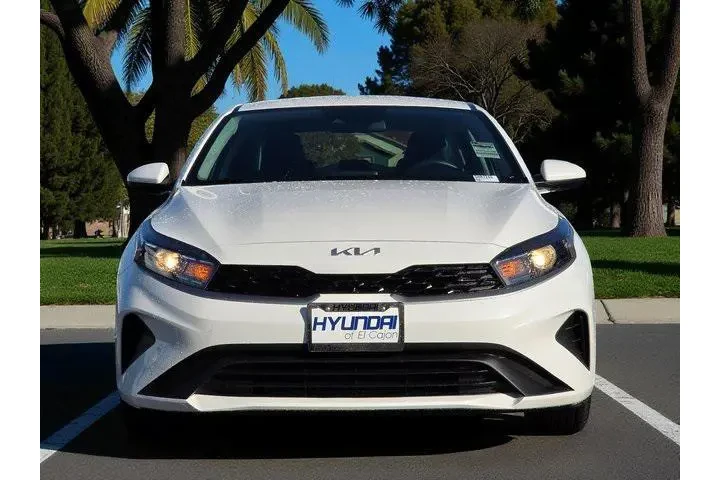 $17900 : Kia Forte 2023 LXS 4dr Sedan image 3