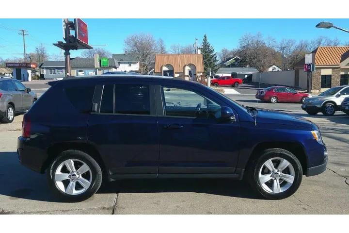 $10999 : 2017 Compass Latitude image 7