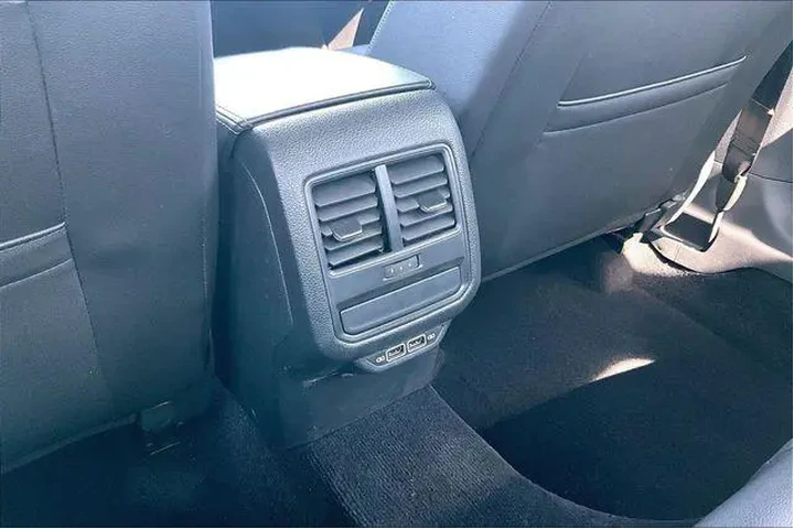 $16000 : Volkswagen Passat 2020 R-Lin image 10