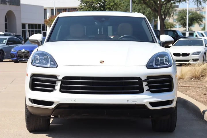 $39909 : 2019 Cayenne AWD image 4