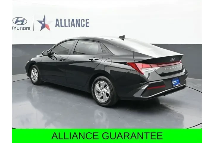 $21032 : Hyundai ELANTRA 2025 SE 4dr image 4