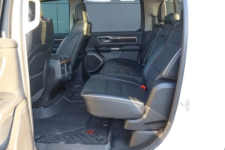 $42988 : 2022 1500 Laramie 4x4 Crew Ca image 8