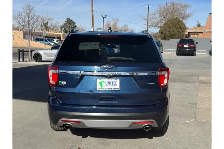 2017 Explorer XLT FWD image 6