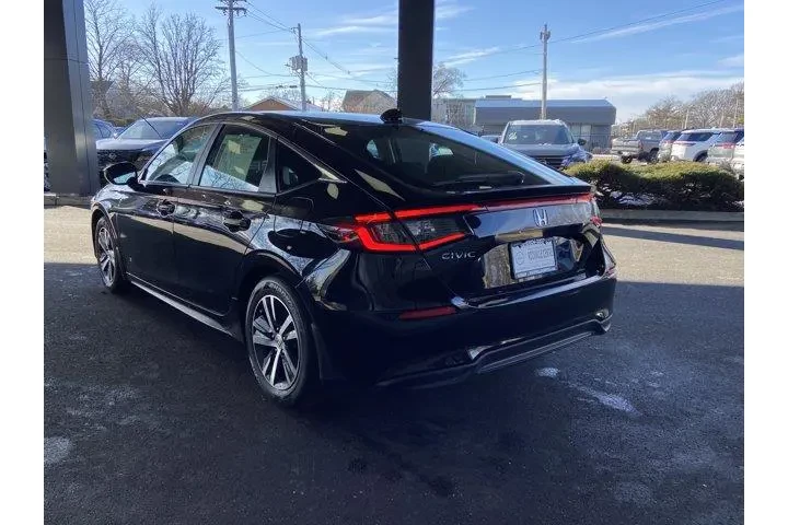$19869 : Honda Civic 2024 LX 4dr Hatc image 7