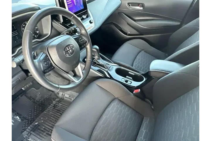 $21990 : Toyota Corolla Hatchback 202 image 9