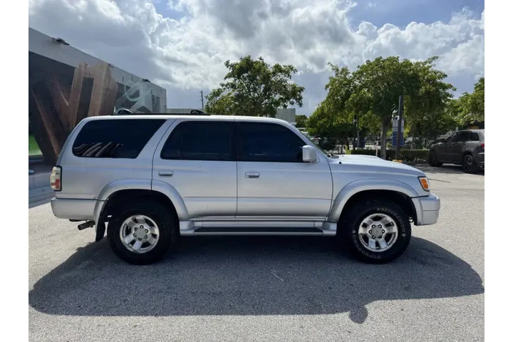 $5969 : 2001 4Runner SR5 image 6