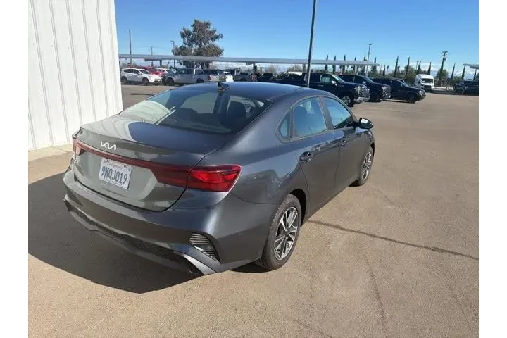 $18800 : Kia Forte 2024 LXS 4dr Sedan image 4