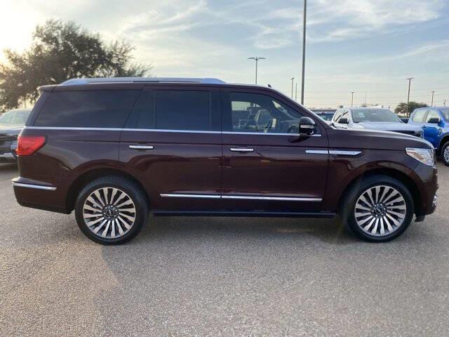 $43995 : 2019 Navigator Reserve image 5