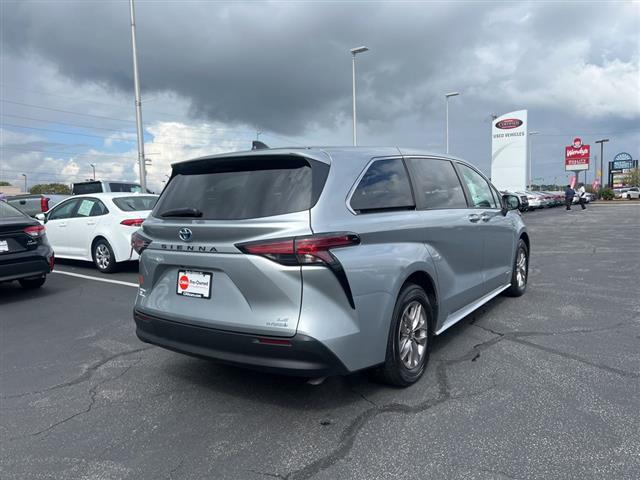 $31546 : PRE-OWNED 2021 TOYOTA SIENNA image 7