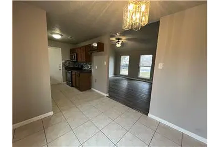 $1050 : Rental property with 3 bedro image 9
