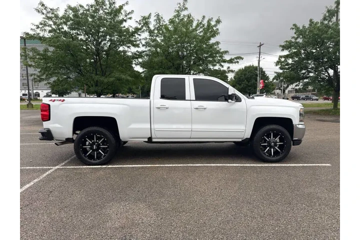 $17995 : 2019 Silverado 1500 LD LT image 7