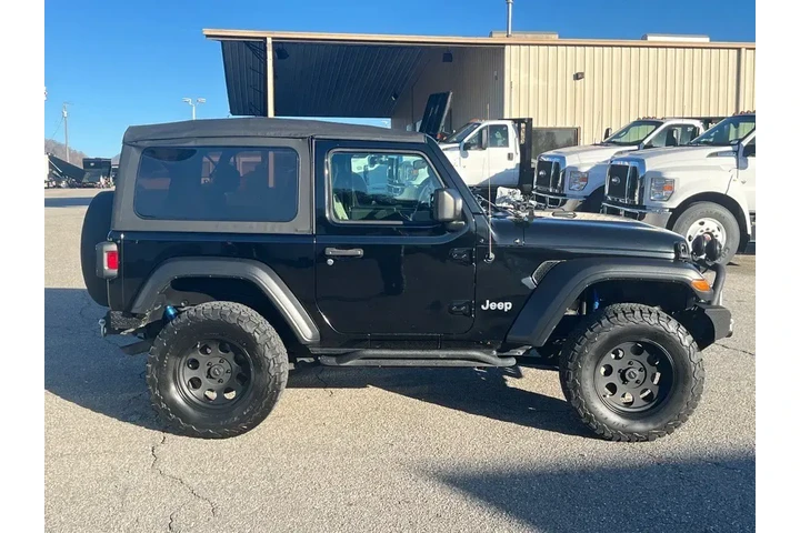 $27992 : Jeep Wrangler 2019 4x4 Sport image 2