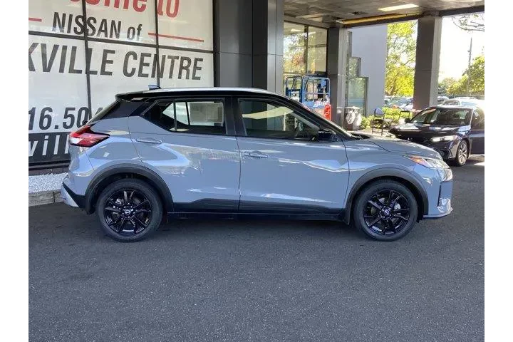 Nissan Kicks 2023 SV 4dr Cro image 4