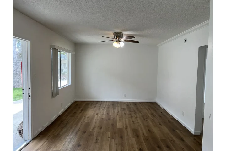 $2195 : CUDAHY APARTAMENTO image 7