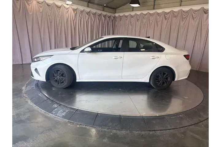 $17777 : Kia Forte 2024 LXS 4dr Sedan image 8