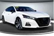 $17500 : Nissan Altima 2022 2.5 SR 4d thumbnail