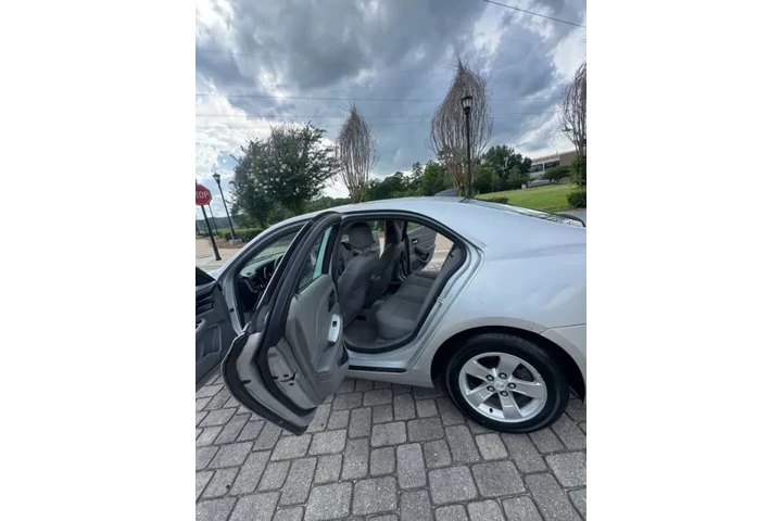 $5500 : 2015 Malibu LS image 6