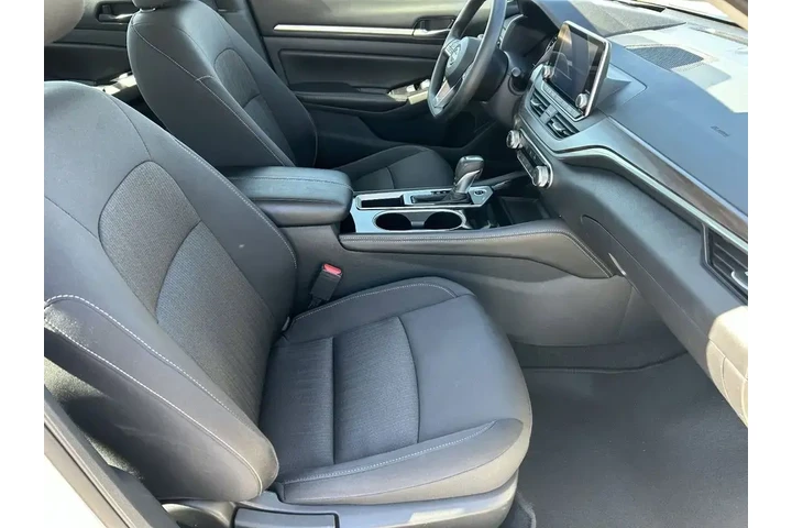 $17670 : Nissan Altima 2023 2.5 SV 4d image 9