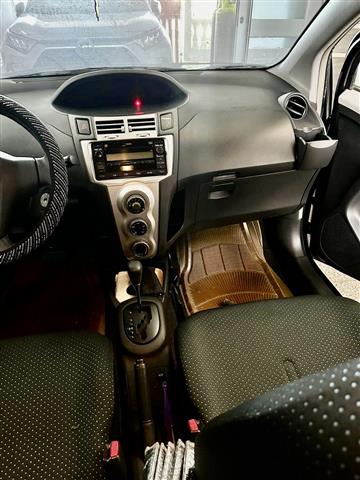 $4500 : Venta Toyota Yaris image 2