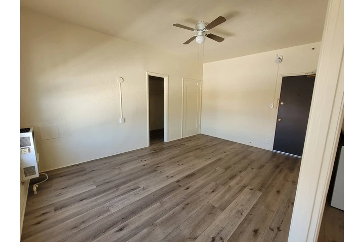 $1500 : Estudio Cerca Alvarado y 8th image 2